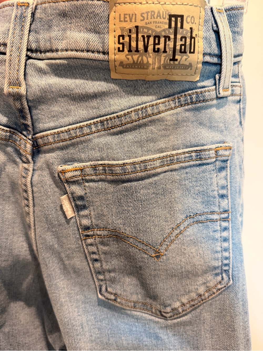 Levi’s Silver Tab Mom Jeans Size 27